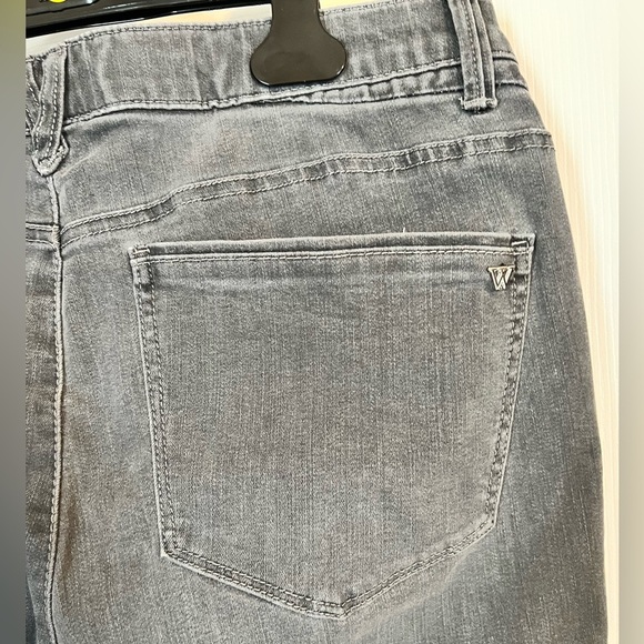 WIT AND WISDOM Women's Ab
Technology Jeans 12 gray color embellished eyelash hem - Picture 3 of 12